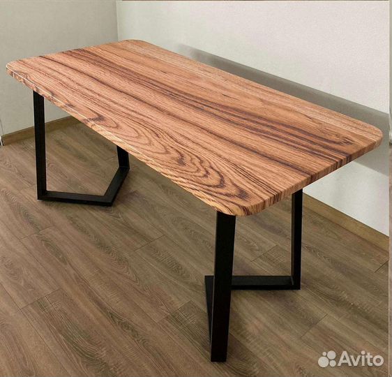 Компьютерный стол 'Strange Height'