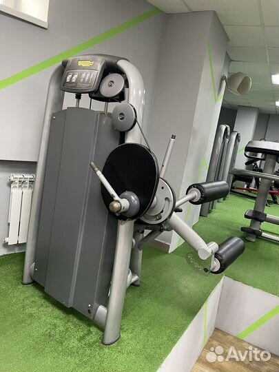 Тренажер сгибание ног