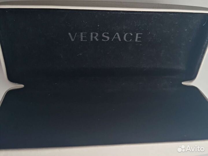 Солнцезащитные очки versace