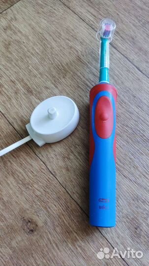 Электрическая зубная щетка oral b детская