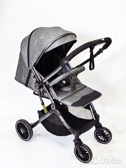 Прогулочная коляска с перекидной ручкой