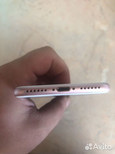 Телефон iPhone 7