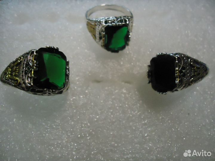 Мужской винтажный перстень с зелёным цирконом