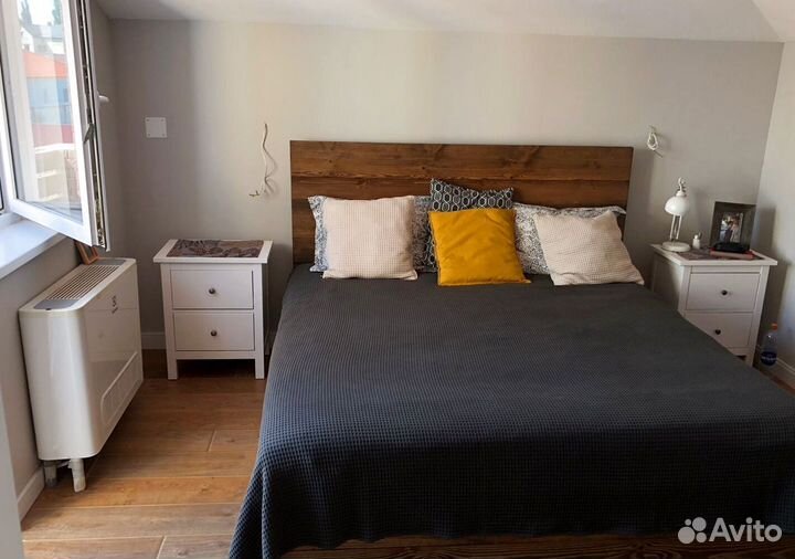 Кровать из натурального дерева