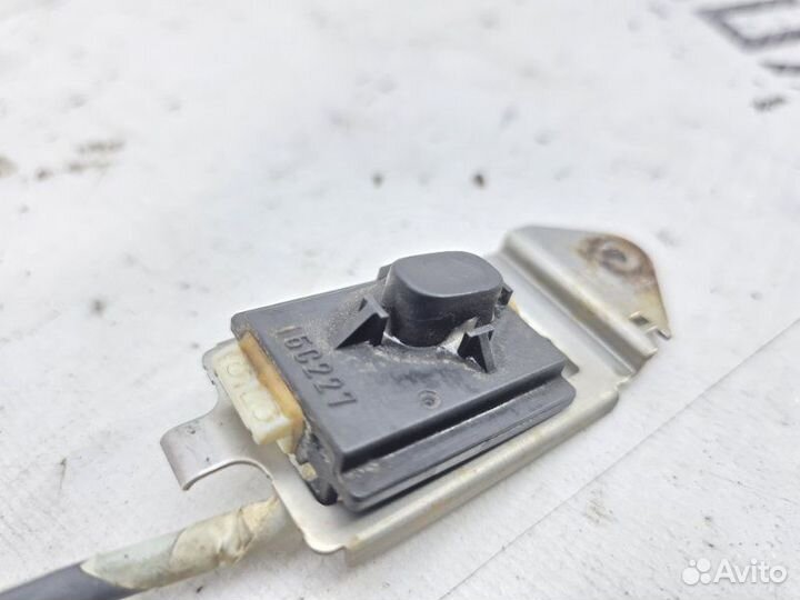 Кнопка открытия стекла багажника Toyota Highlander