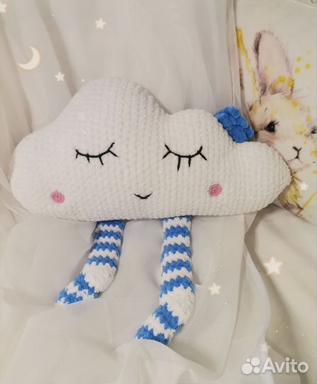 Вязаная игрушка подушка Облачко ручная работа