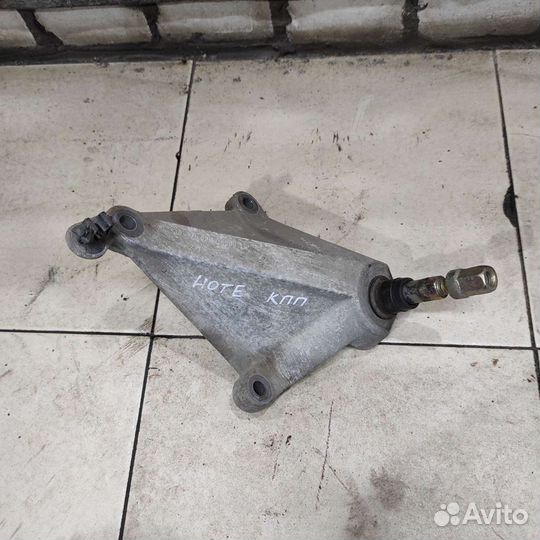 Кронштейн МКПП Nissan note e11