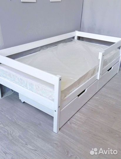 Детская кровать Манежная с бортом в один ряд