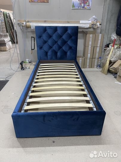 Мягкая кровать с ящиком для хвранения