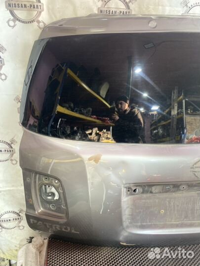 Nissan patrol y62 Стекло двери багажника