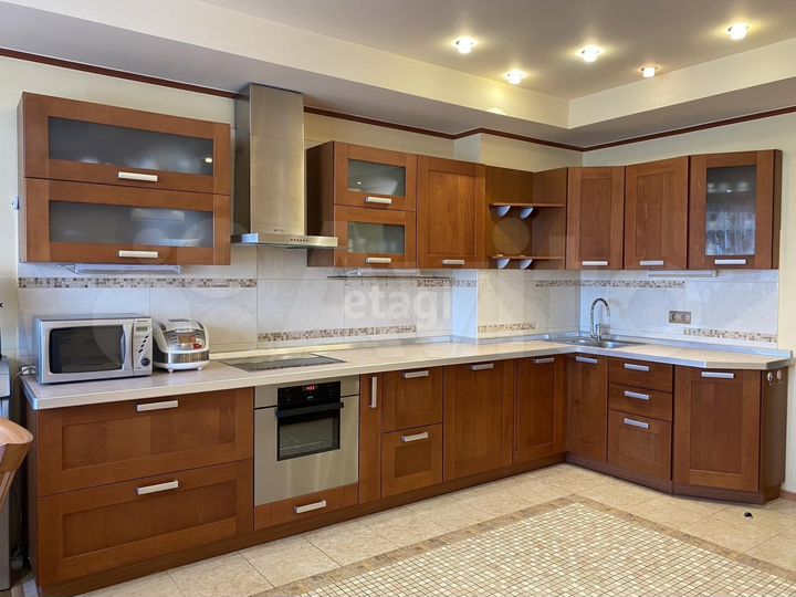 2-к. квартира, 81,3 м², 8/16 эт.