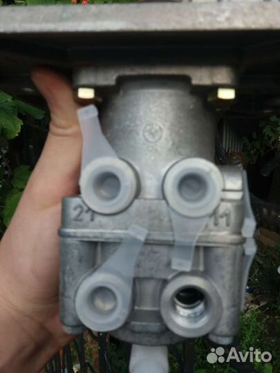 Кран тормозной камаз