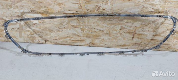 Молдинг/накладка на решетку (разное) Mercedes-Benz E-Class