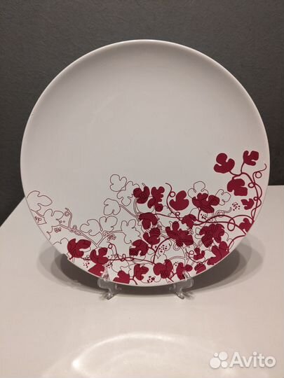 Тарелка Икея, диаметр 29 см, б/у, скол