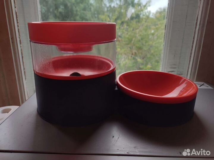 Миска с резервуаром для воды
