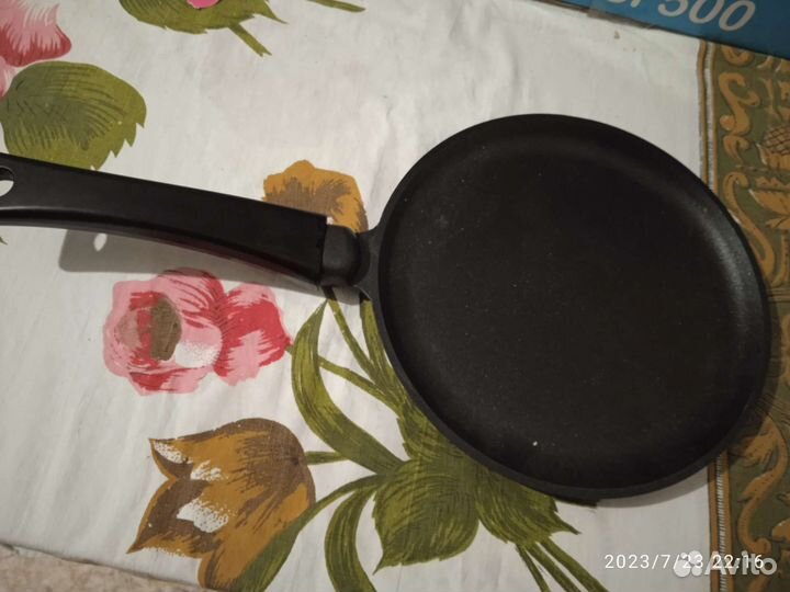 Новая сковородка с антипригарным покрытием