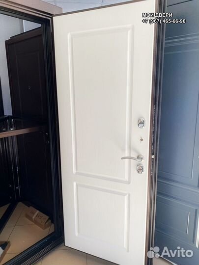 Входная дверь в дом Лайт