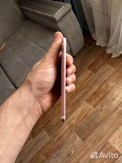 Телефон iPhone 7