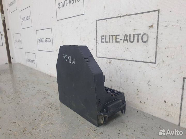 Блок предохранителей передний Mercedes E-Class