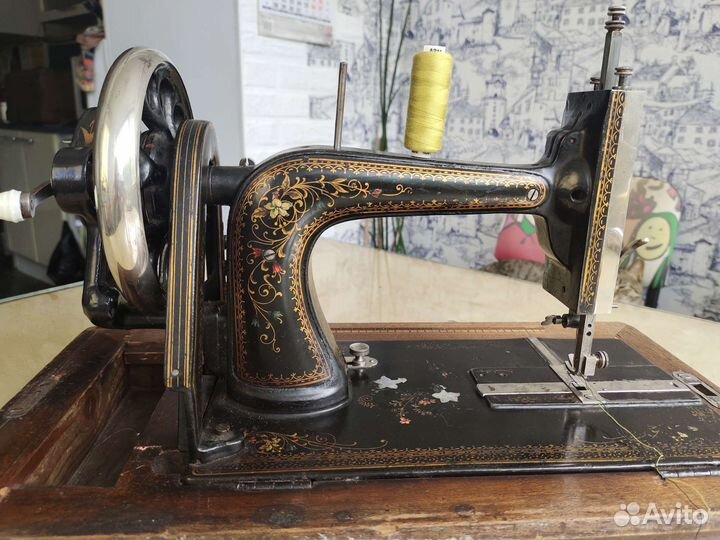 Машинка швейная старинная