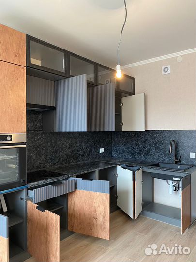 Кухня угловая новая 3.0 на 1.8 м