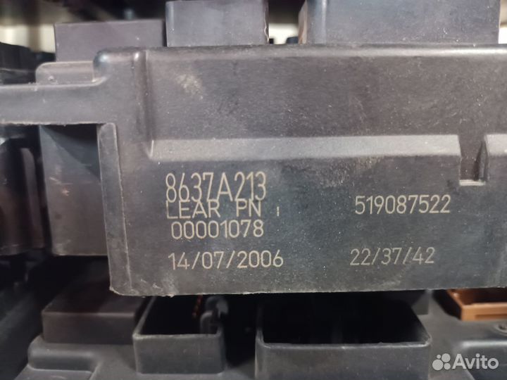 Блок предохранителей салонный Митцубиси Аутлендер