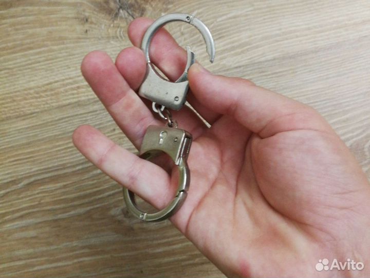 Брелок наручники