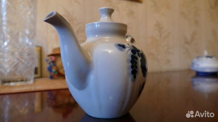 Заварочный чайник и конфетница из фарфора, произво