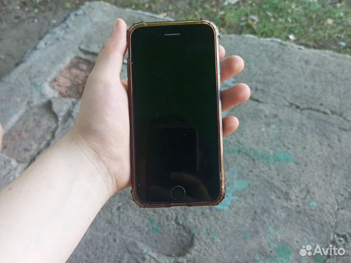 Телефон iPhone 7