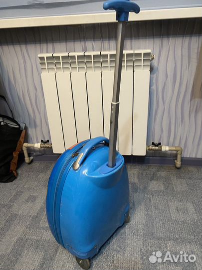 Чемодан детский на колесах для ручной клади