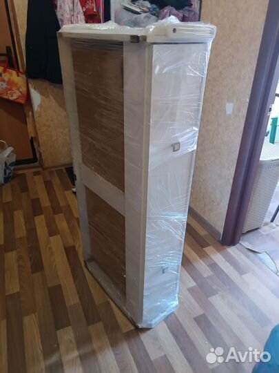 Детская кроватка с маятником и ящиком