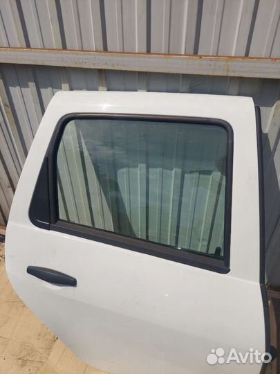 Стекло задней двери Duster левое правое
