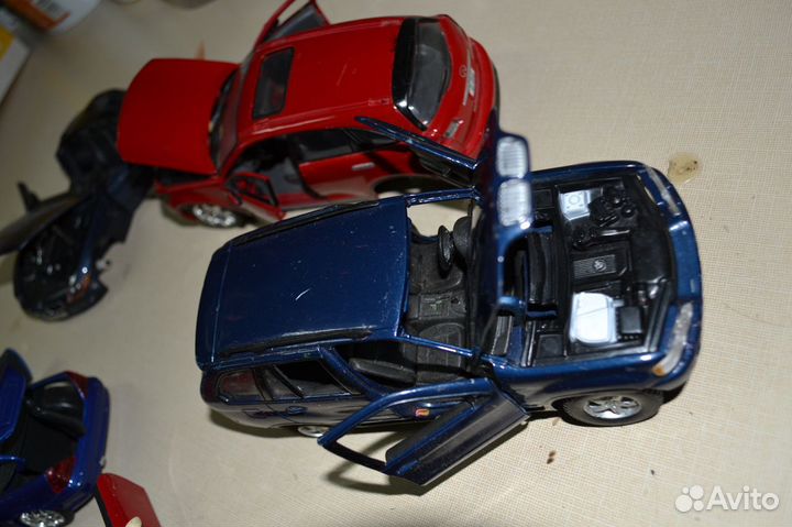 Машинки фирмы maisto масштаб 1-24 (на запчасти)