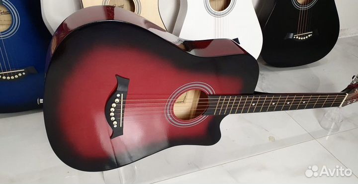 Акустическая гитара с чехлом + струны