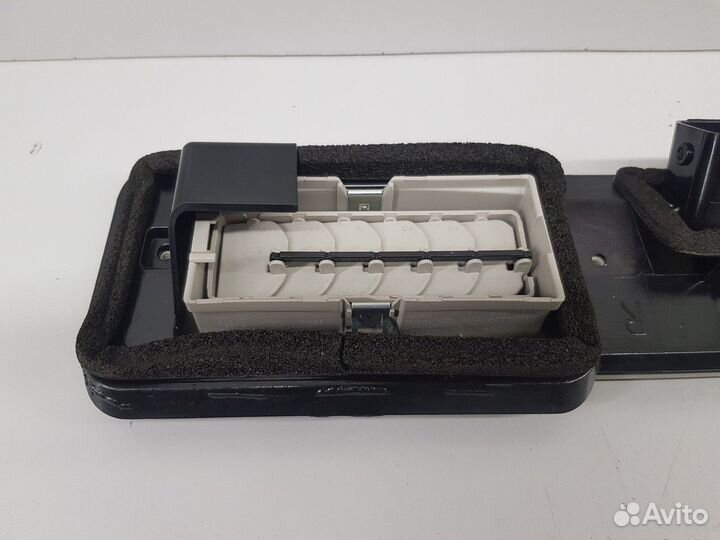 Дефлектор воздушный правый на потолок