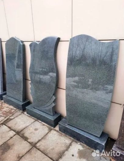 Бюджетный памятник из гранита с доставкой