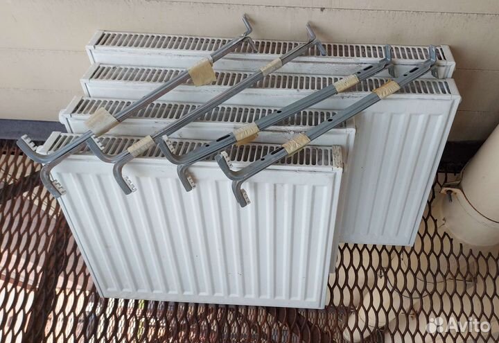 4 стальных радиатора отопления