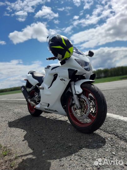 Honda cbr600f4