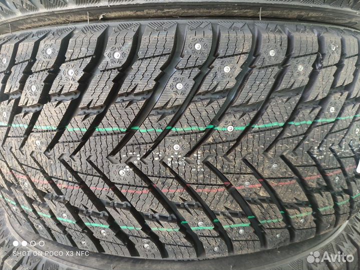 Zmax Winternova Stud II 225/45 R17