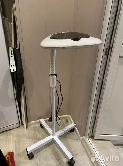 Косметологическая лампа лупа