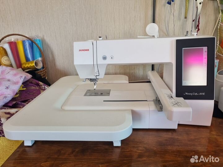 Вышивальная машина Janome