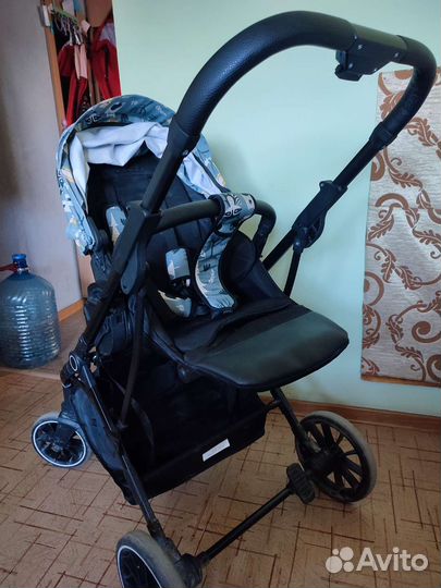 Прогулочная коляска с реверсивным блоком