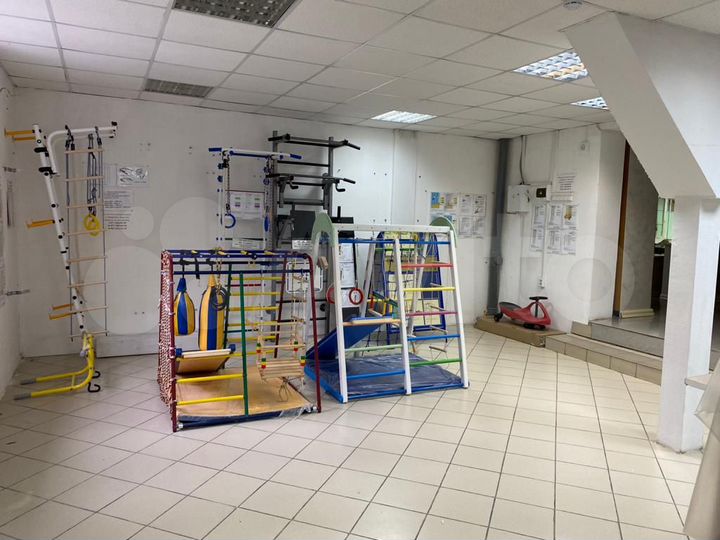 Под торговлю, офис, спорт-зал 550 м² на 2 этаже
