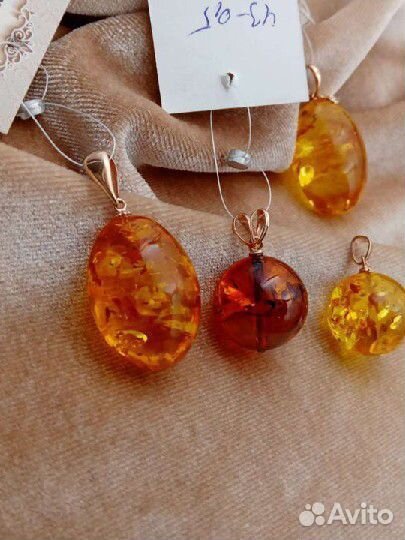 Подвески и кольца с янтарём, золото