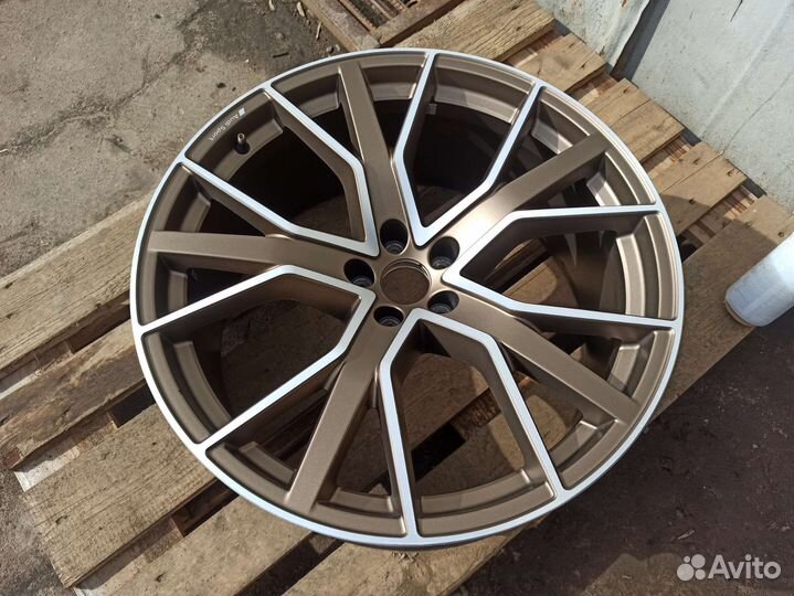 Диск оригинальный Audi Q8 R22 2021г ровный