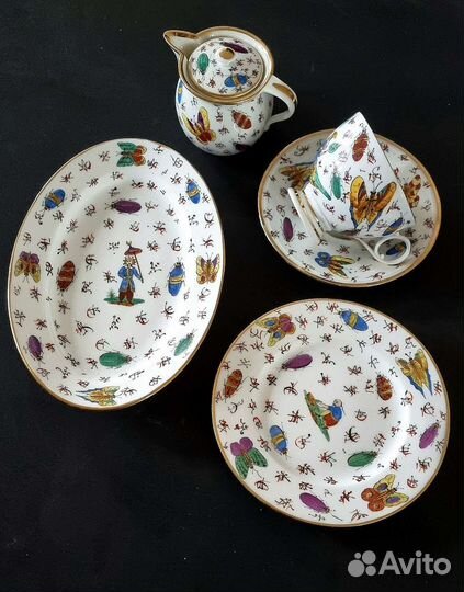 Антикварный чайный сервиз с ручной росписью