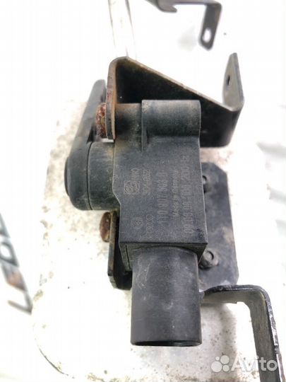 Датчик высоты дорожного просвета Volkswagen Passat