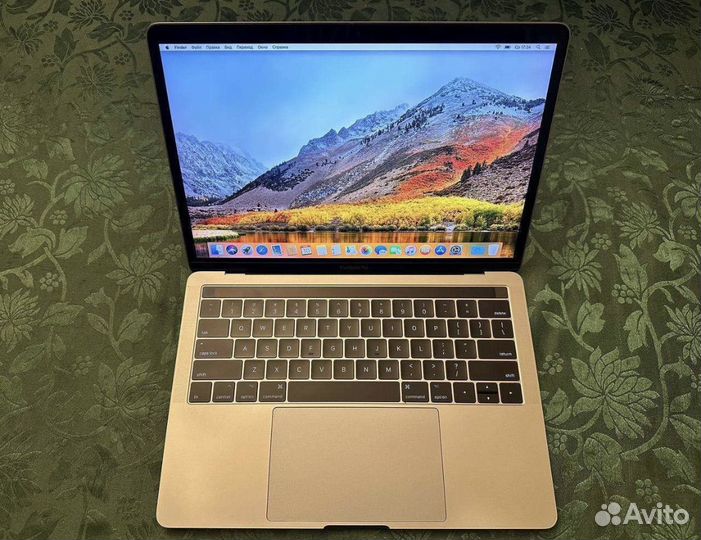 Apple MacBook pro 13 2017 with touchbar 512