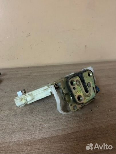 Замок передний правый X-Trail (T30)