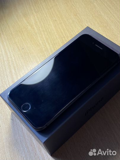 Телефон iPhone 8 64 gb черный